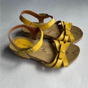 Mustard leather girls sandals